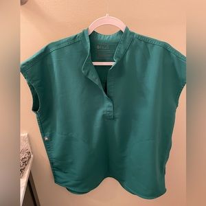 Figs Hunter Green Set of scrubs. Top medium and bottoms medium tall. In EUC